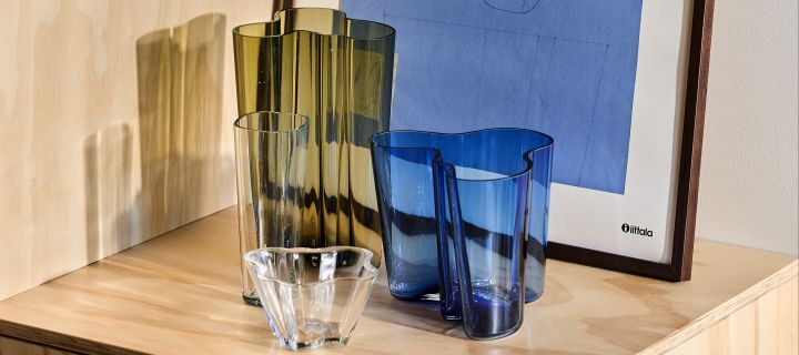 Her ser du en samling vaser i Alvar Aalto-samlingen fra Iittala.