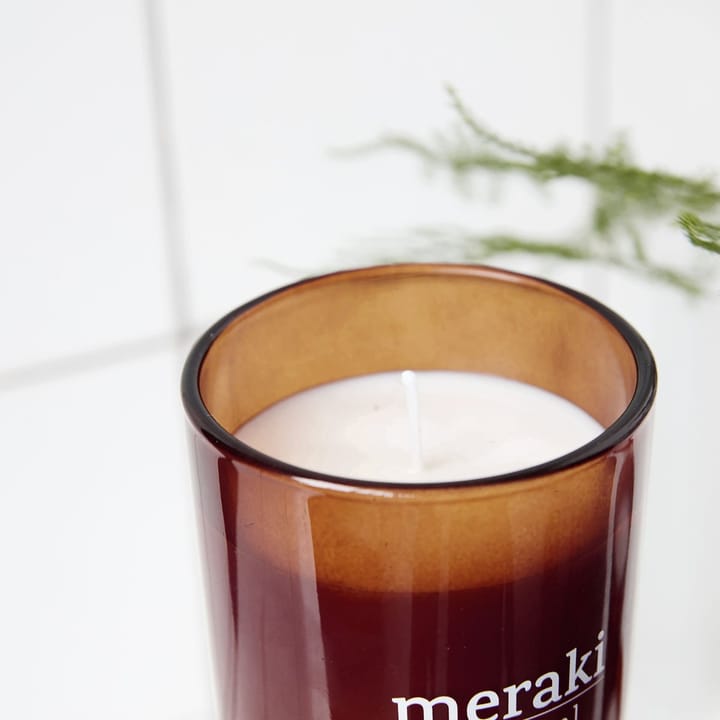 Meraki duftlys brunt glass 12 timer - Scandinavian garden - Meraki