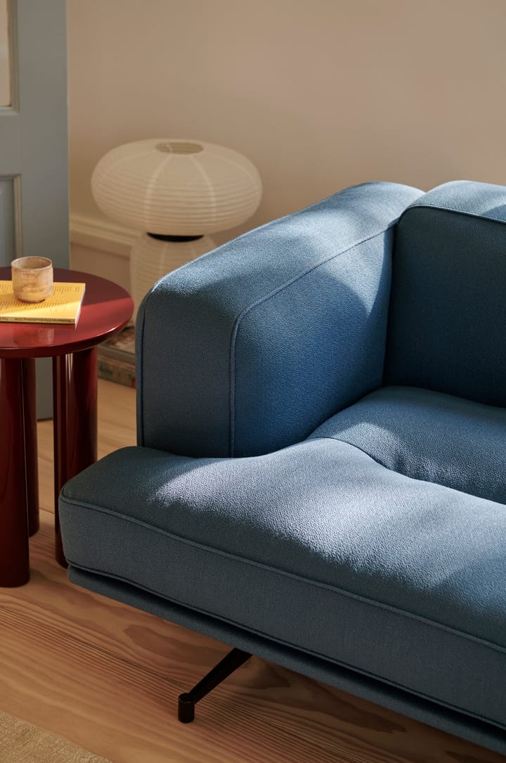 Inland AV23 3-seters sofa - Vidar 4 Denim Blue 733-sorte ben - &Tradition