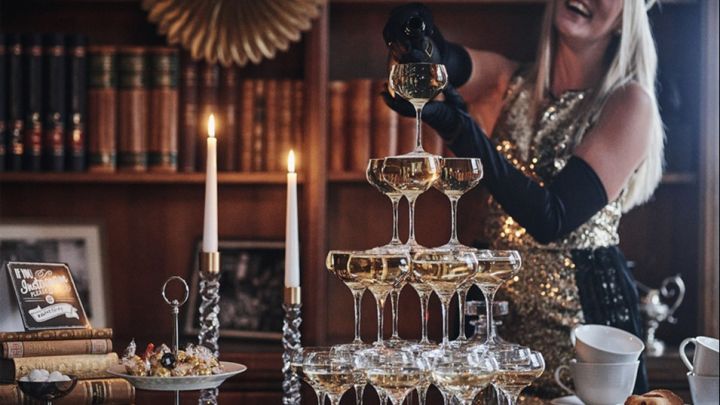 Lag champagnetårn til nyttår med champagneskåler fra Orrefors & Spiegelau for å sette stemningen for festen.