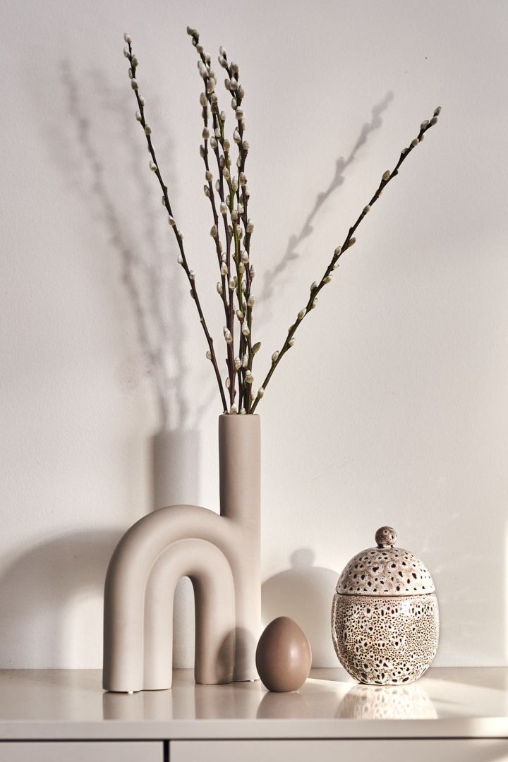 Skap et mer minimalistisk påskeris med Rope-vasen fra DBKD.