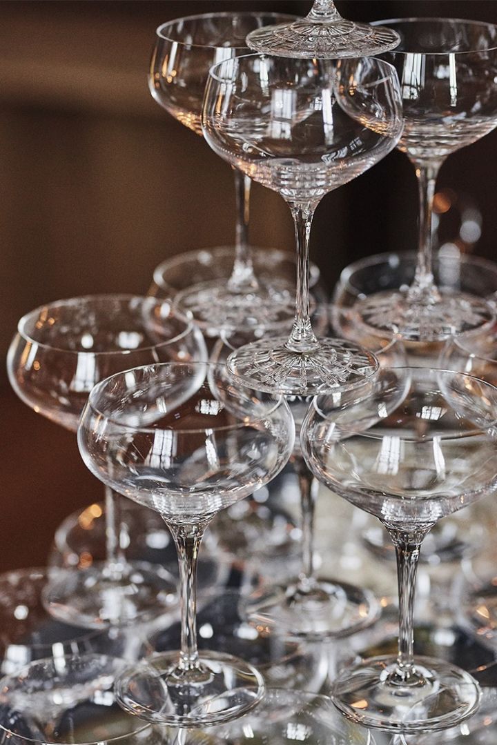 Coupe-champagneglass fra Orrefors & Spiegelau skaper champagnetårnet på nyttårsfesten.